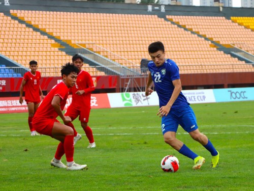 U16 Peace Cup 2024: Vietnam besiegt Usbekistan  - ảnh 1