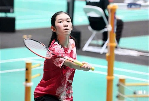 Die 13-jährige Spielerin gewinnt Silbermedaille der asiatischen Badminton-Meisterschaft - ảnh 1