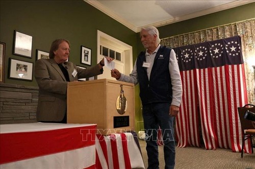US-Präsidentschaftswahl: Im Osten der USA öffnen die Wahllokale - ảnh 1