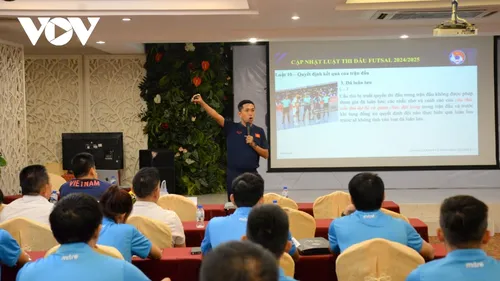 Training für Schiedsrichter für die Futsal-Saison 2025 - ảnh 1