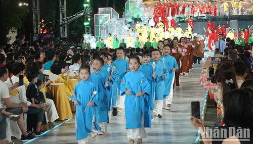 Ao-Dai-Festival 2025 in Ho Chi Minh Stadt - ảnh 1