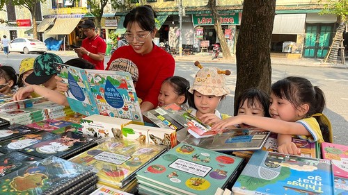 Lebhaftes Buchfest im März - ảnh 1