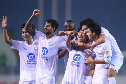 Fußballklub Nam Dinh bringt dem Fußball Vietnams gute Nachricht - ảnh 1