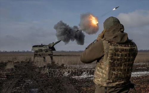 Frankreich und Großbritannien schlagen begrenzte Waffenruhe für die Ukraine vor - ảnh 1