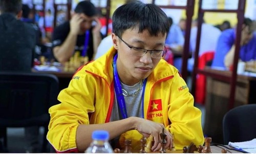 Nguyen Ngoc Truong Son strebt nach Meistertitel der Asiatischen Schachmeisterschaft 2025 - ảnh 1