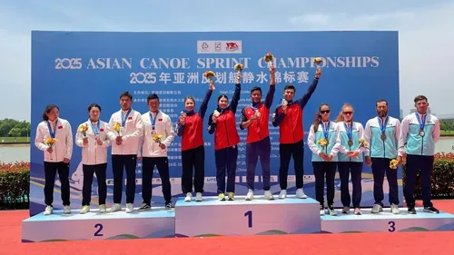 Vietnams Mannschaft gewinnt Goldmedaille bei Asiatischer Kanu-Rennsportmeisterschaft - ảnh 1
