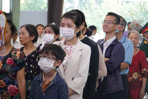 Bürger im ganzen Land gedenken dem ehemaligen Staatspräsidenten Tran Duc Luong - ảnh 1