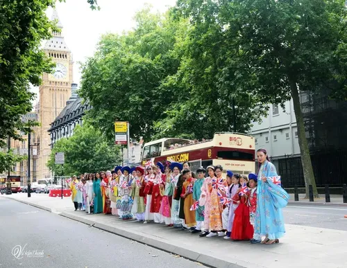 Die Show vietnamesischer Tracht in London - ảnh 1
