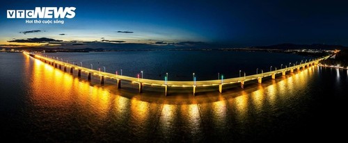 Die prächtige Küstenstadt Quy Nhon in Gia Lai in der Nacht - ảnh 15