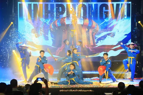 Vovinam Dance 2025 ehrt traditionelle Kampfkunst bei Schülern - ảnh 1