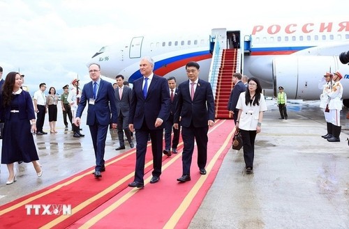 Russlands Duma-Vorsitzender Wjatscheslaw Wolodin beginnt den Besuch in Vietnam - ảnh 1