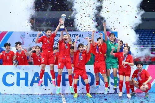 Vietnams Futsal-Mannschaft der Frauen will Goldmedaille in Thailand gewinnen - ảnh 1