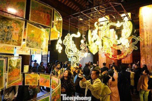 Kunstausstellung zur Ehrung traditionellen Lerneifers im Literaturtempel - ảnh 1