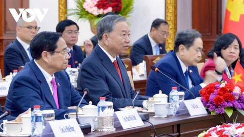 KPV-Generalsekretär To Lam führt Gespräch mit Partei- und Staatschef von Laos Thongloun Sisoulith - ảnh 1