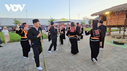 Ma Gro-Neujahrsfest: Gebet für Glück und Segen der Kho Mu - ảnh 3