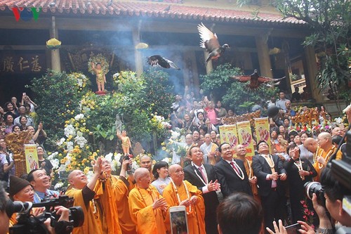 Vesak commemorated across Vietnam - ảnh 1