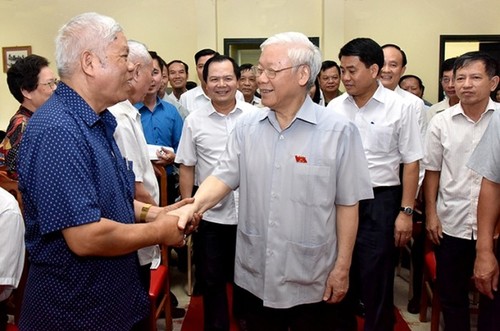 Party chief meets voters ahead of year-end National Assembly session   - ảnh 1