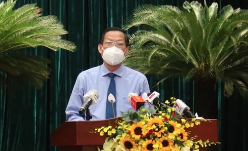 HCM city to take new steps to accelerate socio-economic recovery - ảnh 1