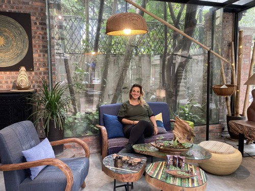 Strong bond with local craftsmen keeps French interior designer in Vietnam for over a decade - ảnh 1