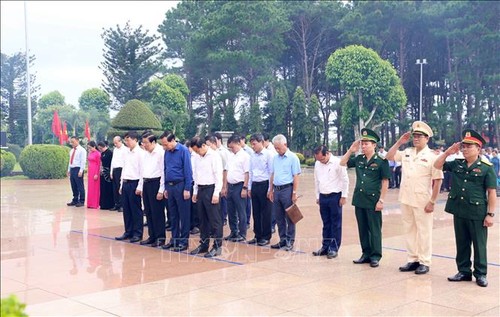 Vietnam’s War Invalids and Martyrs’ Day commemorated nationwide - ảnh 1