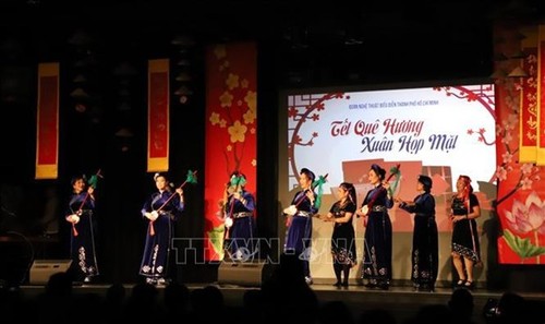Tet celebrations held for Vietnamese in France, Germany - ảnh 2