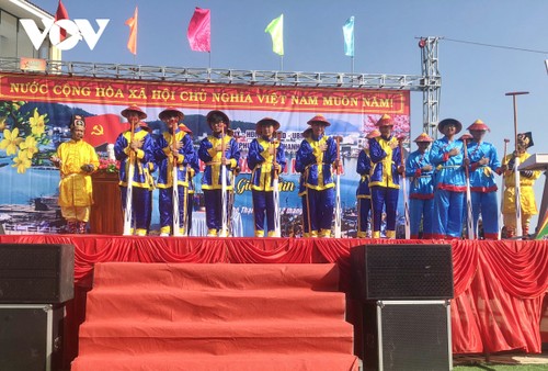 Quang Ngai fishermen begin new fishing season     ​ - ảnh 1