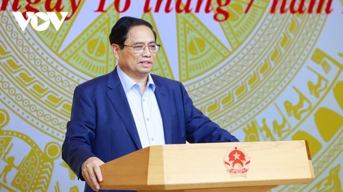 PM renews determination to disburse more than 95% of public investment in 2024  - ảnh 1