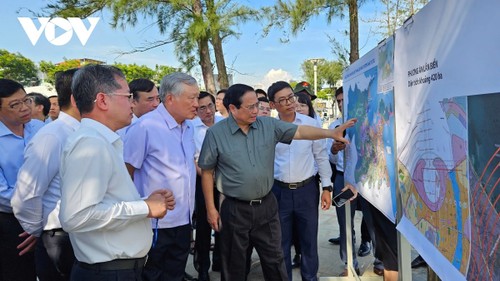 PM inspects land reclamation area, Lien Chieu port project in Da Nang - ảnh 1