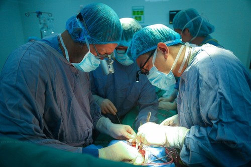 First simultaneous heart and liver transplant in Vietnam performed successfully - ảnh 1