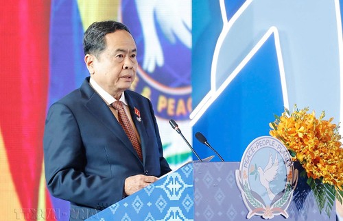 Vietnam supports initiatives that benefit peace and stability: Top legislator  - ảnh 1