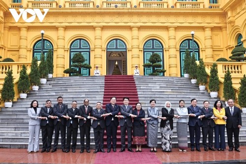 Vietnam always considers ASEAN a strategic priority in foreign policy: State President - ảnh 1
