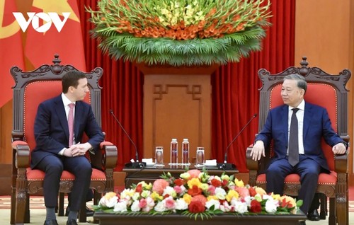 Party chief calls for more investment from Warburg Pincus in Vietnam  - ảnh 1