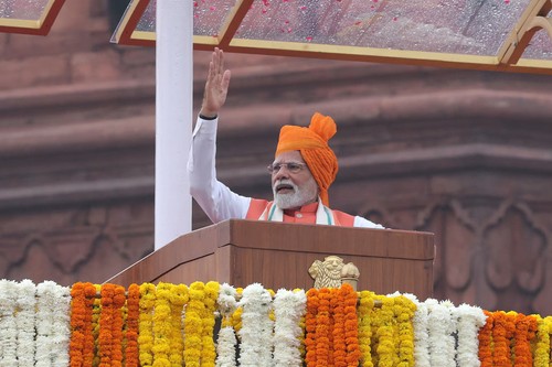 India's Modi vows to protect farmers, cuts tax, pushes self-reliance - ảnh 1