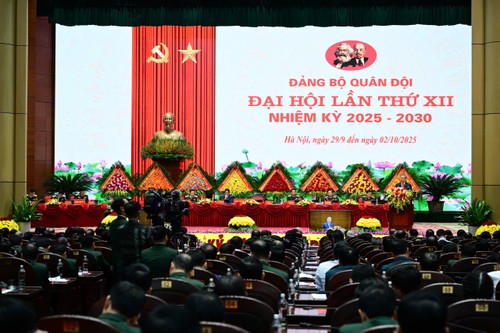 Party leader urges strengthening Party’s absolute, direct leadership over the military - ảnh 2