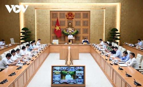 PM urges swift action to restore services, livelihoods post-typhoon Bualoi - ảnh 1