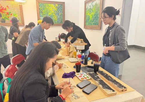 For the first time, Vietnam Fine Arts Museum opens its doors at night - ảnh 2