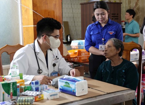 From North to South, aid flows to flood-hit central provinces - ảnh 2