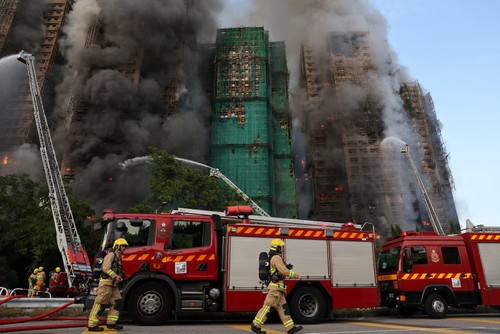 Hong Kong fire kills 44, hundreds missing as police blame ‘gross negligence’ - ảnh 1