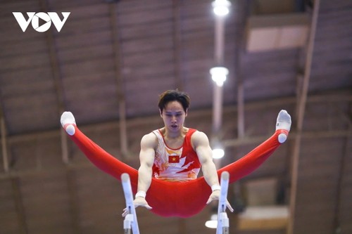 Vietnam secures more golds at SEA Games 33 - ảnh 2