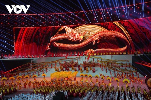 Special art program celebrates success of 14th National Party Congress - ảnh 1