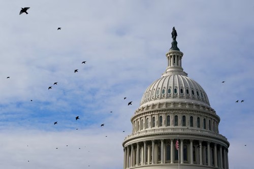 US government starts likely brief shutdown as House fails to approve deal - ảnh 1