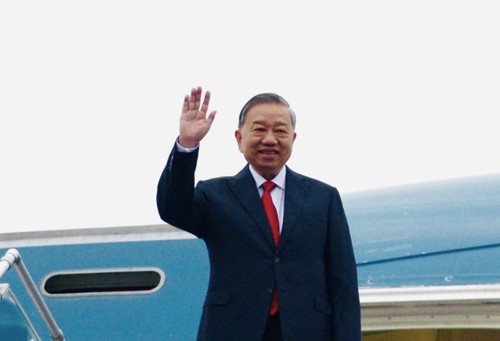 Party leader begins State visit to Laos - ảnh 1