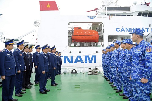 Coast Guard Ship sets sail to protect national waters during Lunar New Year - ảnh 1