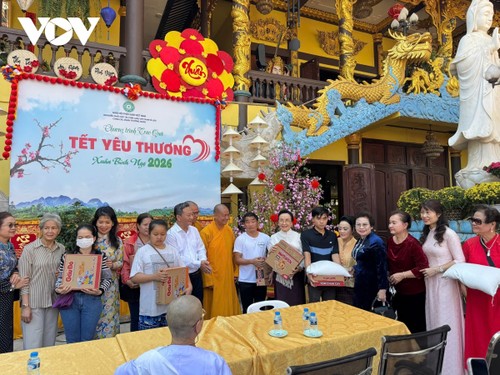 Vietnamese pagoda in Vientiane hosts charity event for people in need - ảnh 1