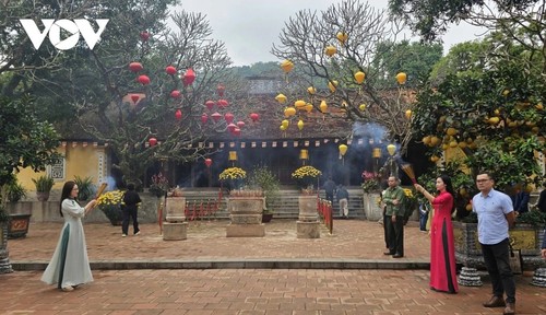 Con Son-Kiep Bac Spring Festival enhanced with special highlights - ảnh 1