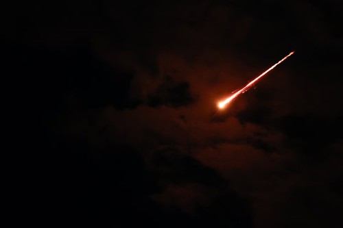 More strikes aimed at Iran after US, Israeli assault kills supreme leader - ảnh 2