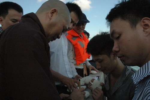 พระครู Thich Giac Nghia กับภารกิจทางโลกและทางธรรมที่หมู่เกาะ Truong Sa  - ảnh 3