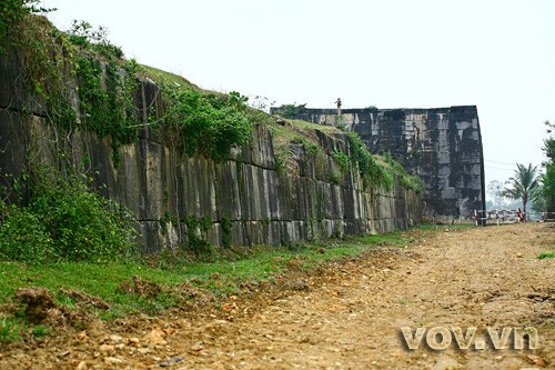 เยือนมรดกโลก กำแพงราชวงศ์ Hồ ในจังหวัดThanh Hóa  - ảnh 1