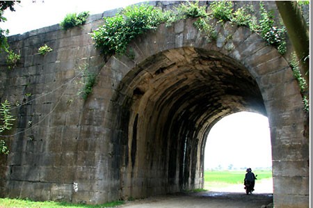 เยือนมรดกโลก กำแพงราชวงศ์ Hồ ในจังหวัดThanh Hóa  - ảnh 2