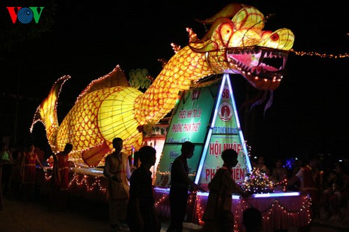 สาร์ทไหว้พระจันทร์ที่จังหวัดเตวียนกวาง  - ảnh 11